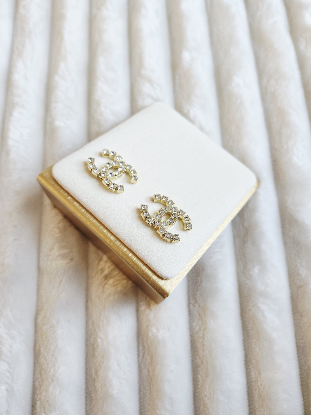 CHANEL Gold CC Logo Crystal Stud Earrings - Picture 3 of 6